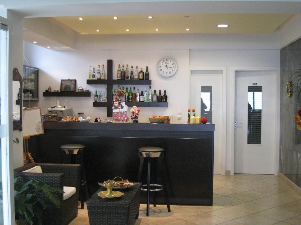 Alma Hotel Kamena Vourla Bagian luar foto