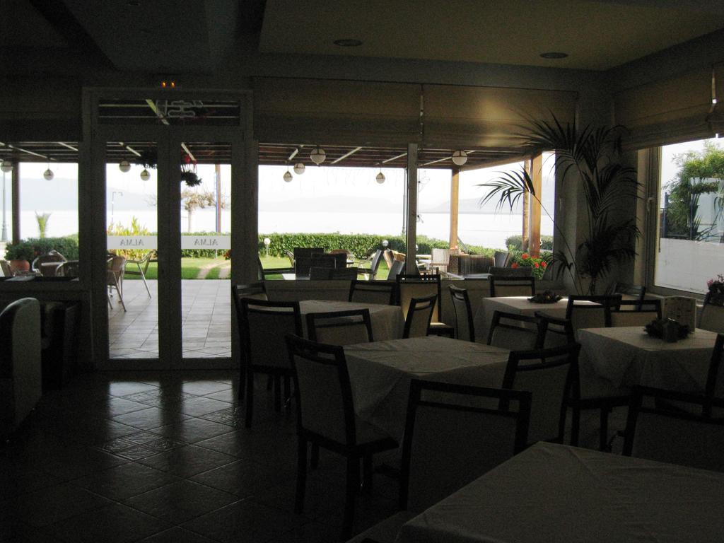 Alma Hotel Kamena Vourla Bagian luar foto
