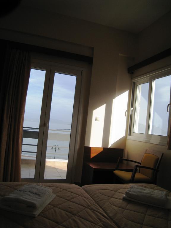 Alma Hotel Kamena Vourla Ruang foto